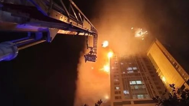消防知識 丨 全樓在燃燒！33層建筑深夜起火，高層火災到底該如何逃生？